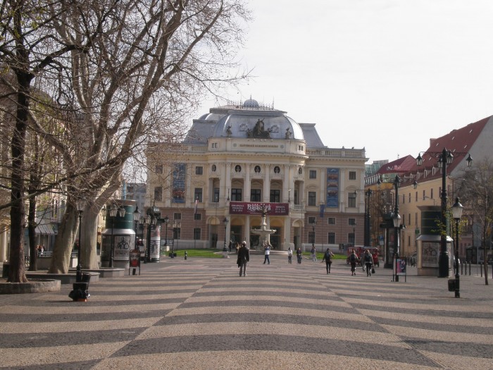 Hviezdoslavovo námestie a Slovenské národné divadlo